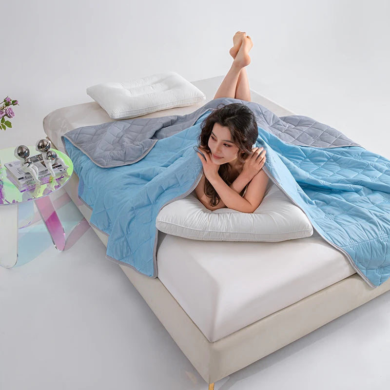 Premium Cooling Summer Blanket – Lightweight & Breathable for Hot Nights