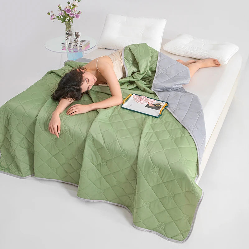 Premium Cooling Summer Blanket – Lightweight & Breathable for Hot Nights