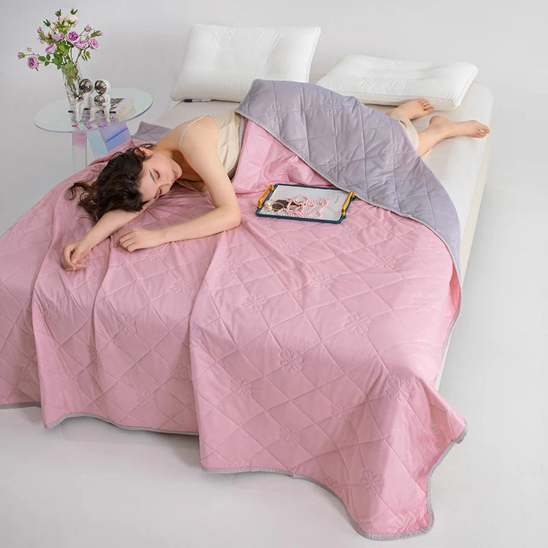 Premium Cooling Summer Blanket – Lightweight & Breathable for Hot Nights