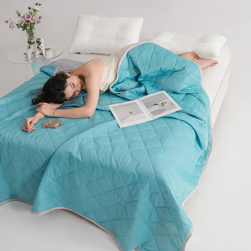 Premium Cooling Summer Blanket – Lightweight & Breathable for Hot Nights