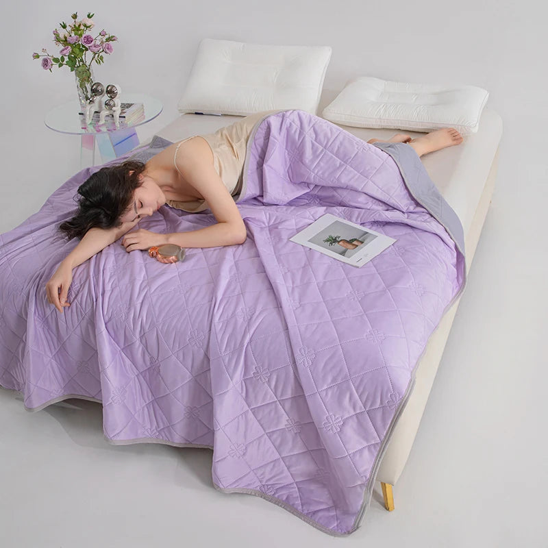 Premium Cooling Summer Blanket – Lightweight & Breathable for Hot Nights