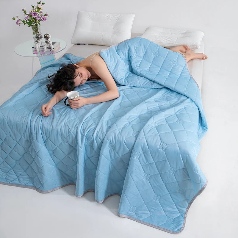 Premium Cooling Summer Blanket – Lightweight & Breathable for Hot Nights