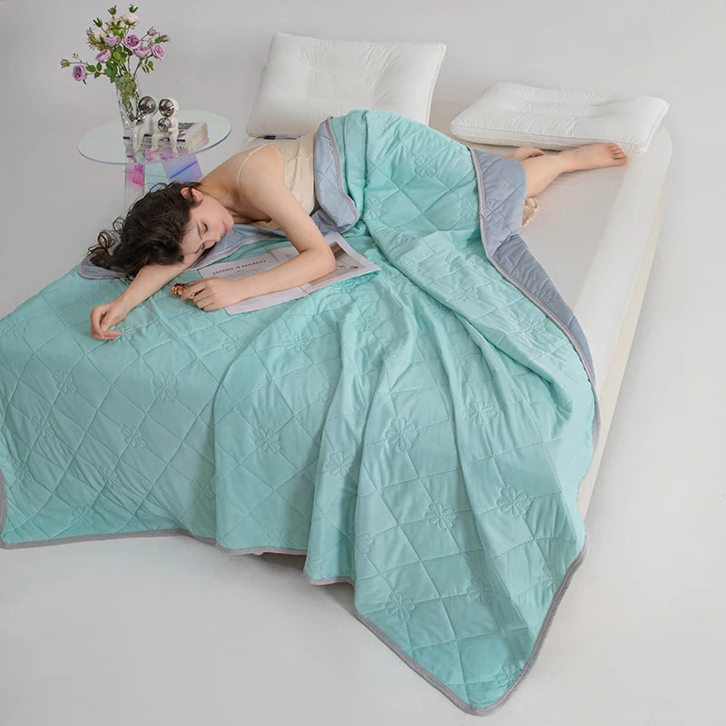 Premium Cooling Summer Blanket – Lightweight & Breathable for Hot Nights