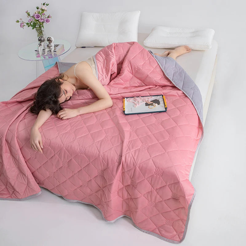 Premium Cooling Summer Blanket – Lightweight & Breathable for Hot Nights